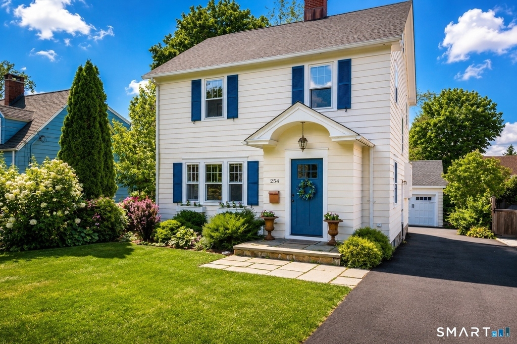 254 Homeland Street - Photo 0