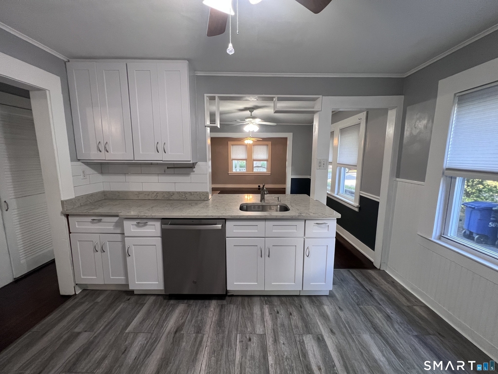 564 Midland Street - Photo 9