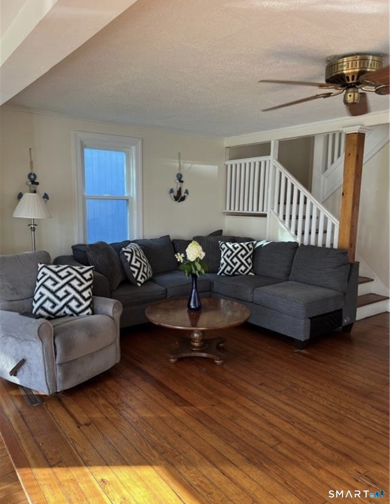 48 Lawrence Avenue - Photo 1