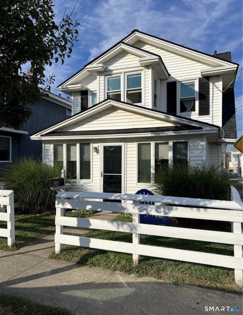 48 Lawrence Avenue - Photo 0