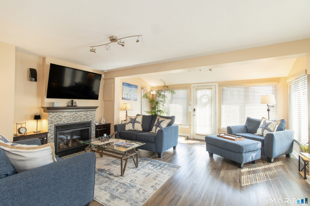37 Lawrence Avenue - Photo 7