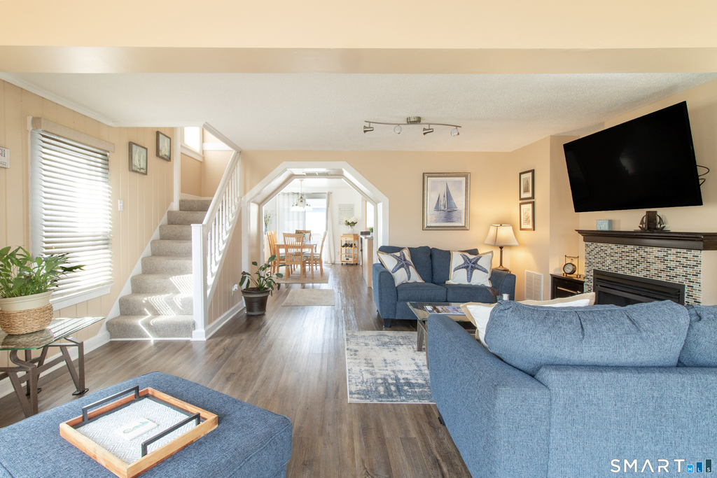 37 Lawrence Avenue - Photo 4