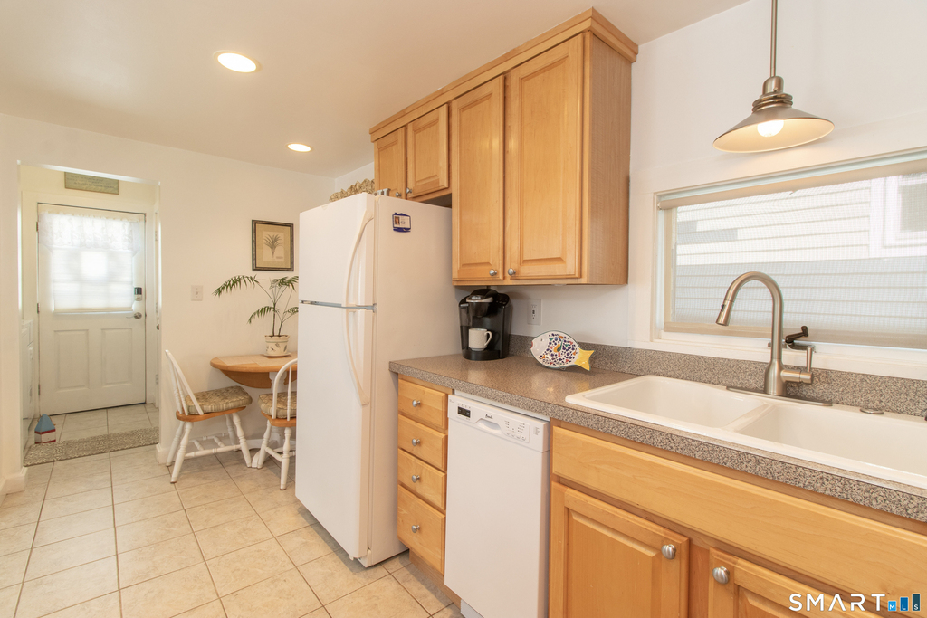 37 Lawrence Avenue - Photo 15