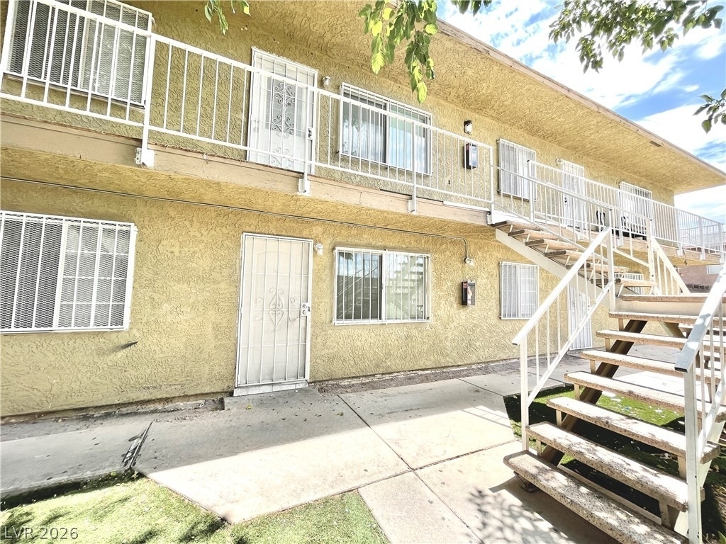 3427 E Cheyenne Avenue - Photo 2