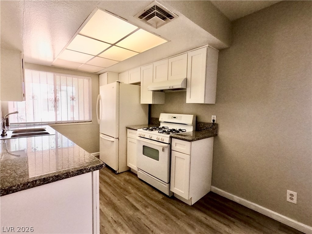 1405 Vegas Valley Drive - Photo 5