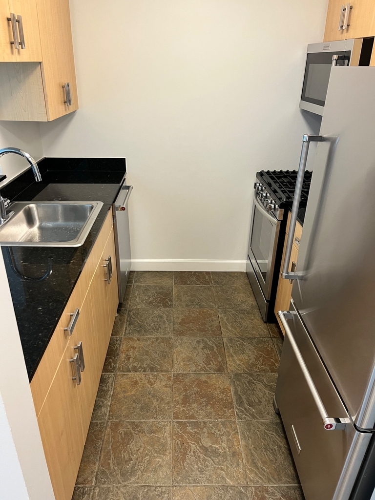561 10th Avenue - Photo 5