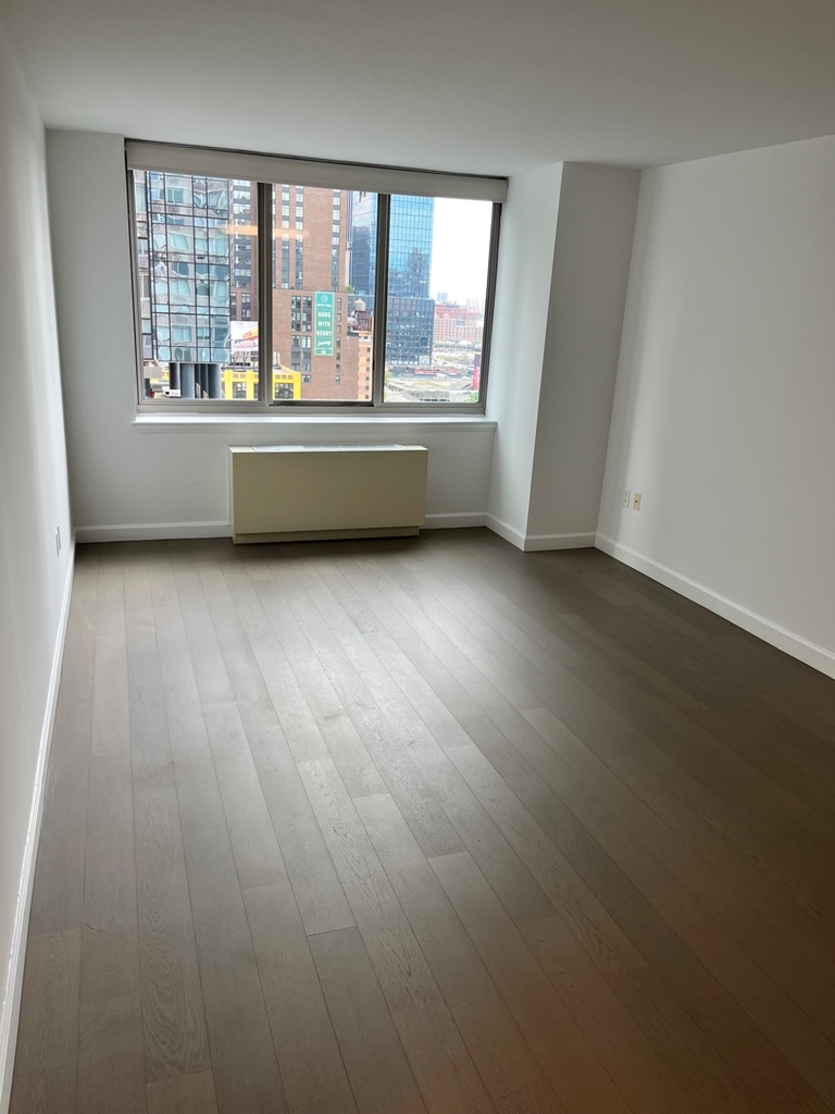 561 10th Avenue - Photo 2