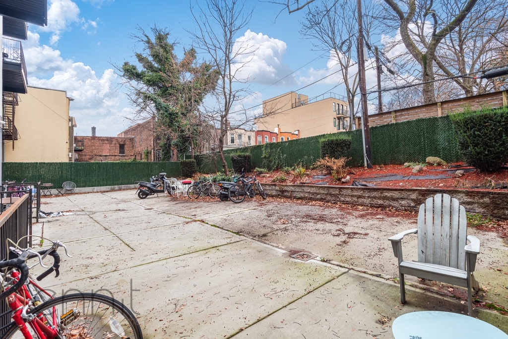 209 Troy Avenue - Photo 10