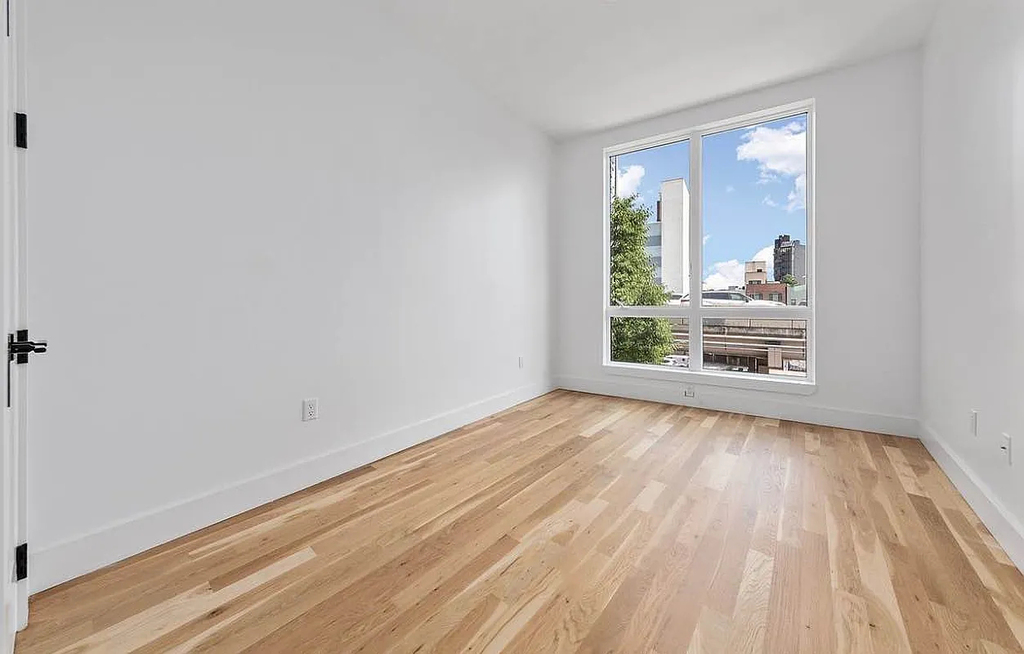 511 Meeker Avenue - Photo 11