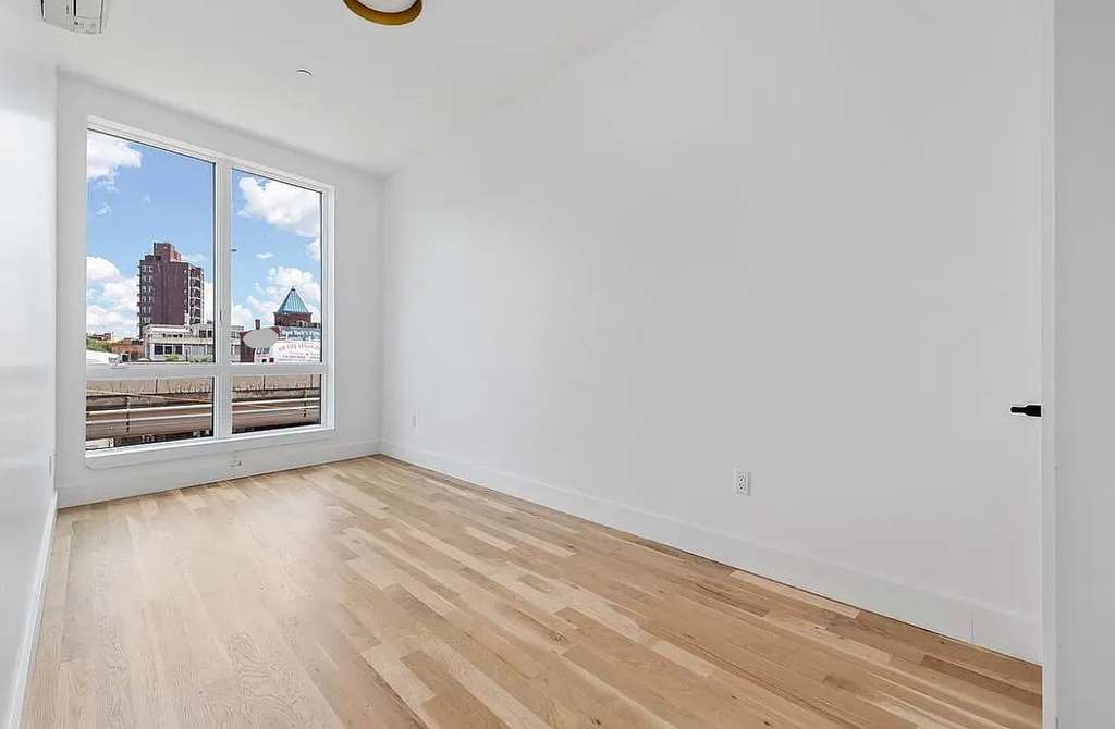 511 Meeker Avenue - Photo 5