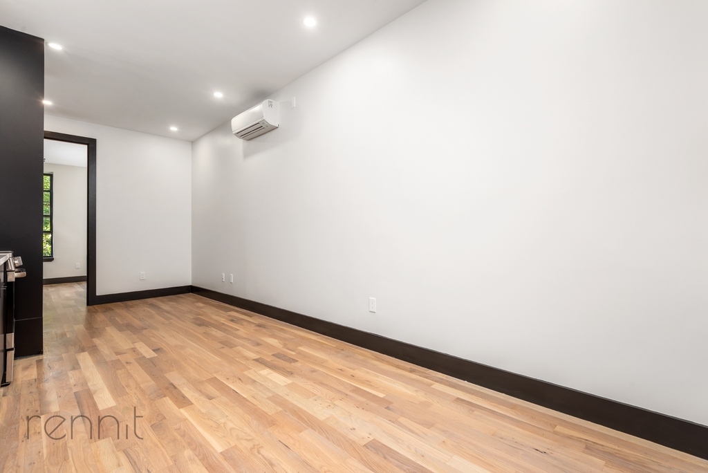 127 Thames Street - Photo 2