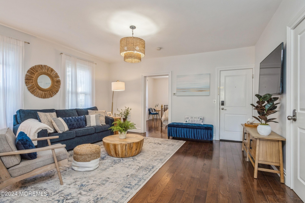 504 Ludlow Avenue - Photo 0