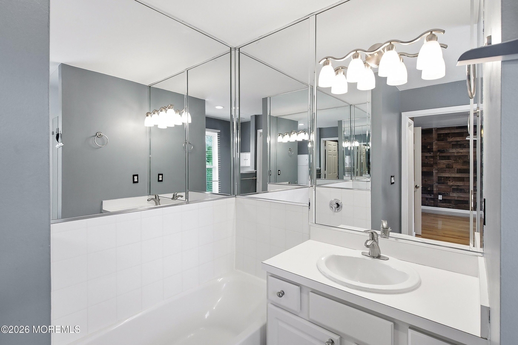 5 Manhattan Drive - Photo 12