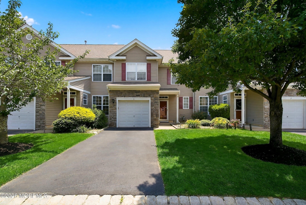 5 Manhattan Drive - Photo 0