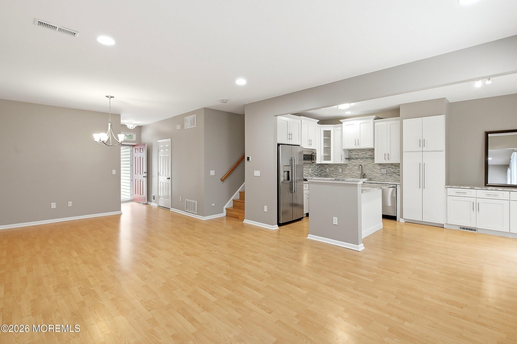 5 Manhattan Drive - Photo 4
