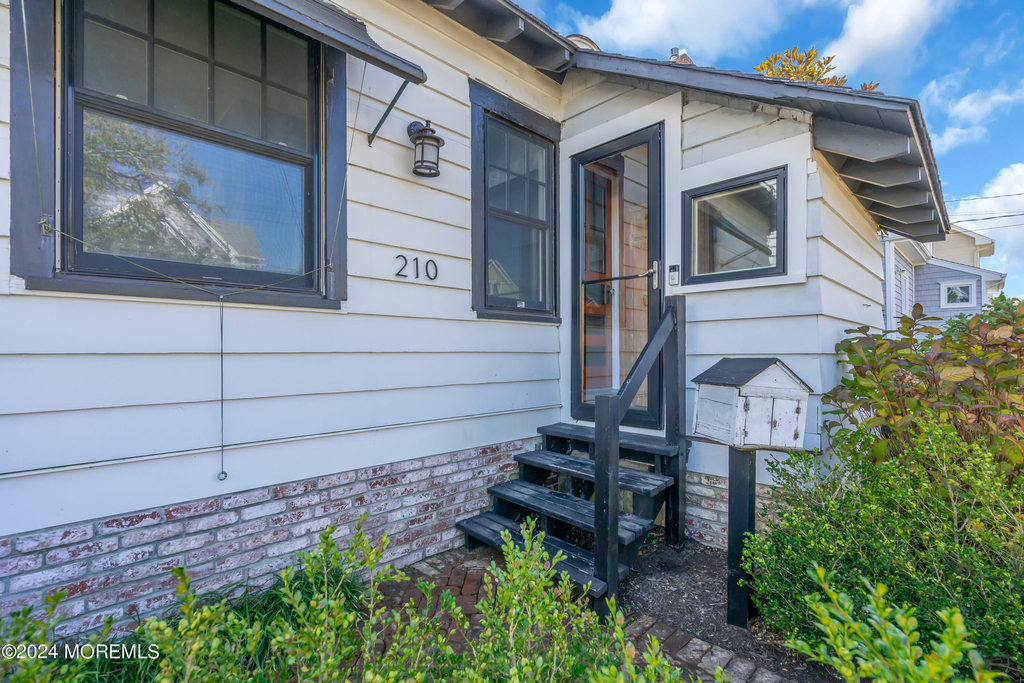 210 Roosevelt Avenue - Photo 5