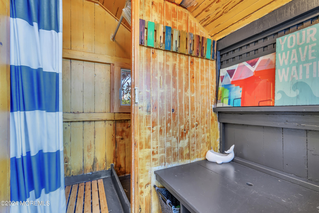 210 Roosevelt Avenue - Photo 25