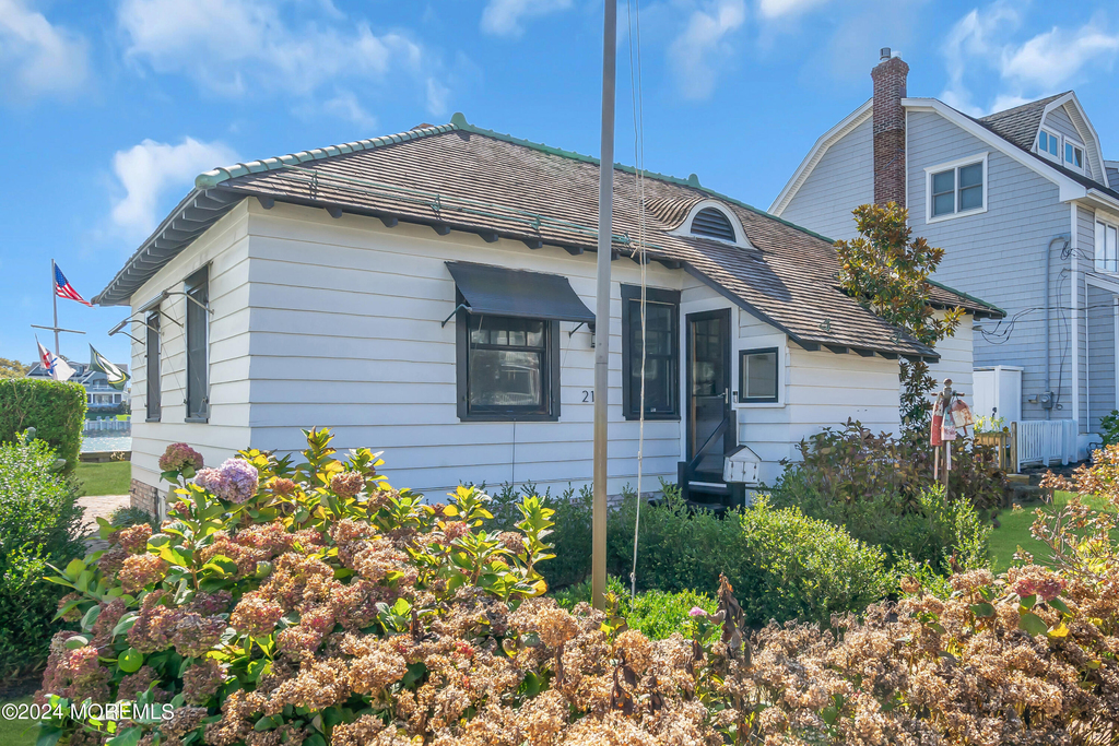 210 Roosevelt Avenue - Photo 43