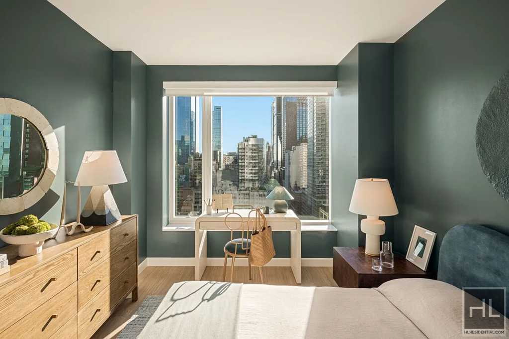 10th Avenue - Photo 2