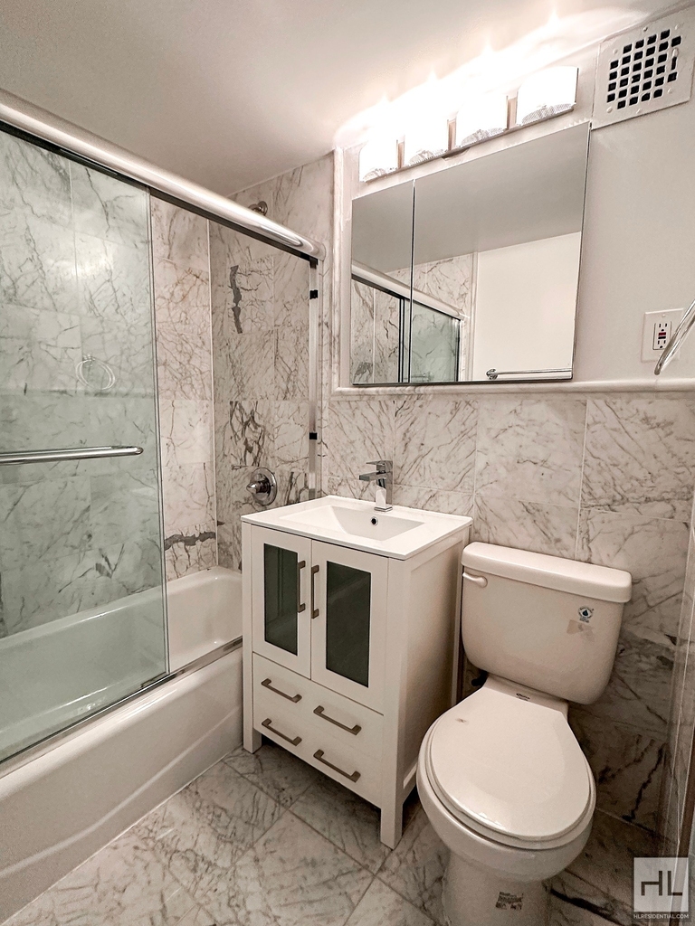 York Avenue - Photo 2