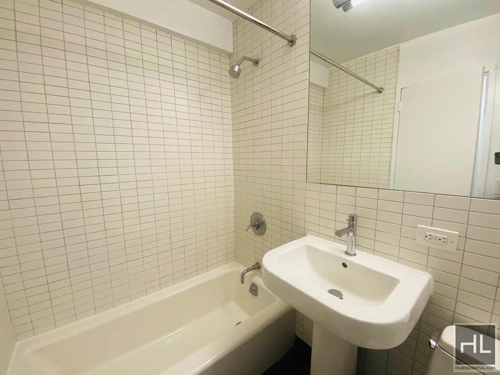 East 39th Street - Photo 5