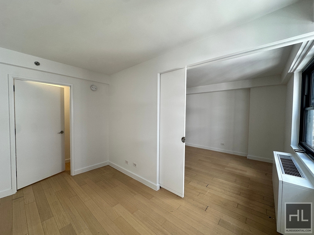 East 39th Street - Photo 2