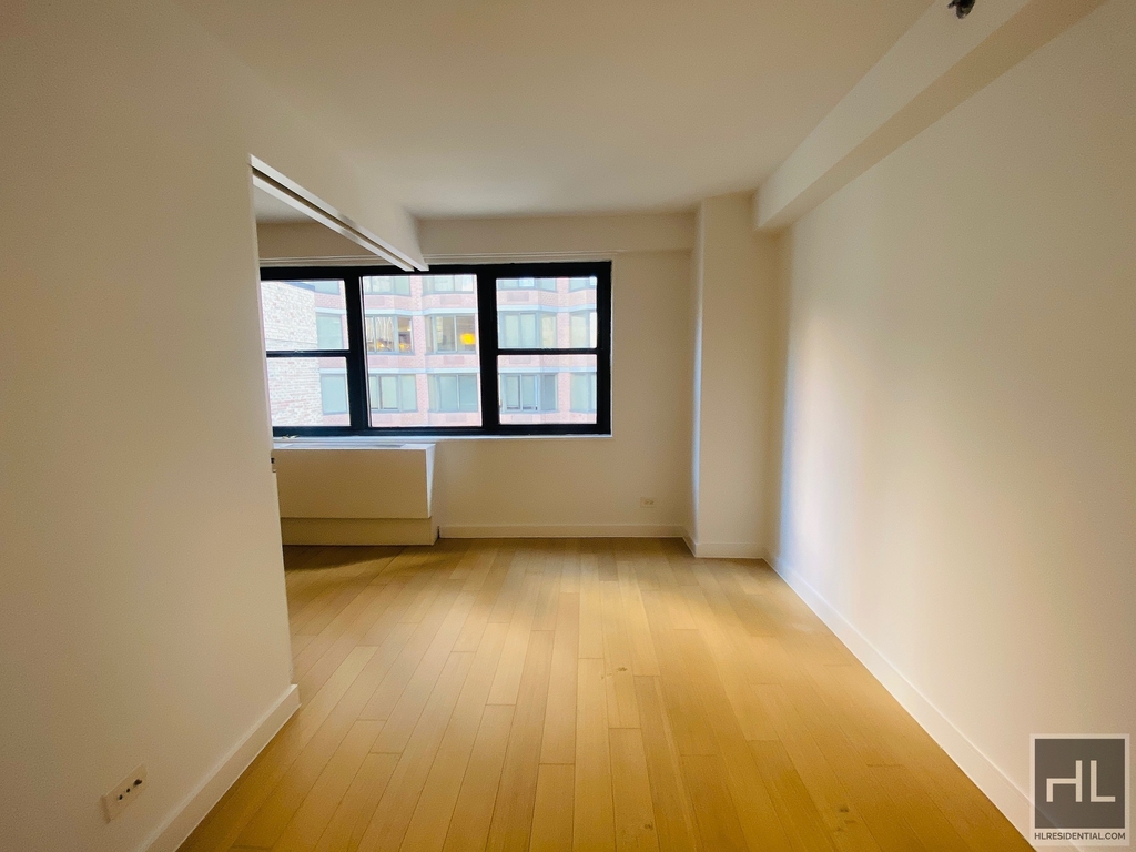 East 39th Street - Photo 3