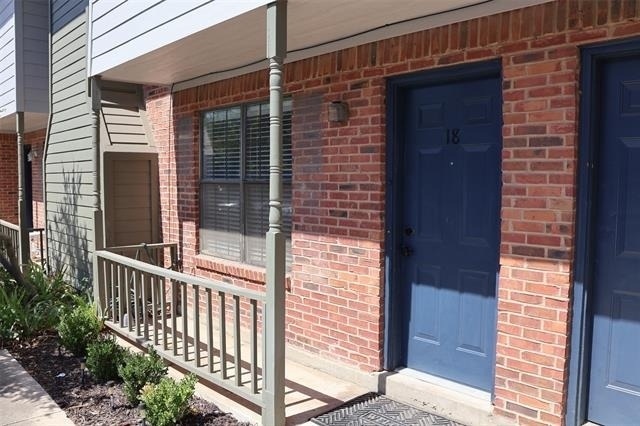 716 W Mulberry Street - Photo 0