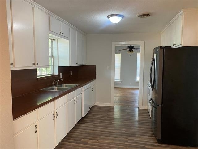 403 Marshall Street - Photo 2