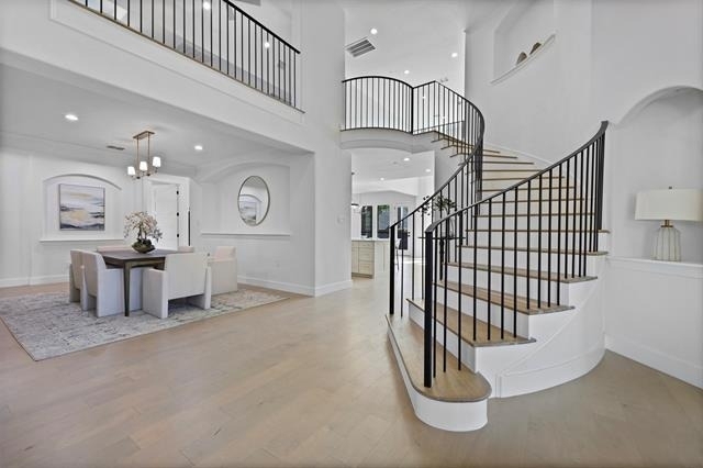 1750 Greenwood Court - Photo 2