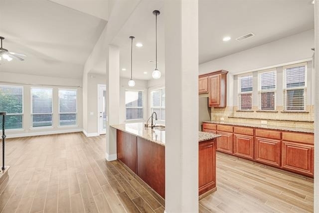 2412 Kemerton - Photo 6