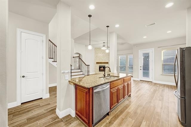 2412 Kemerton - Photo 8
