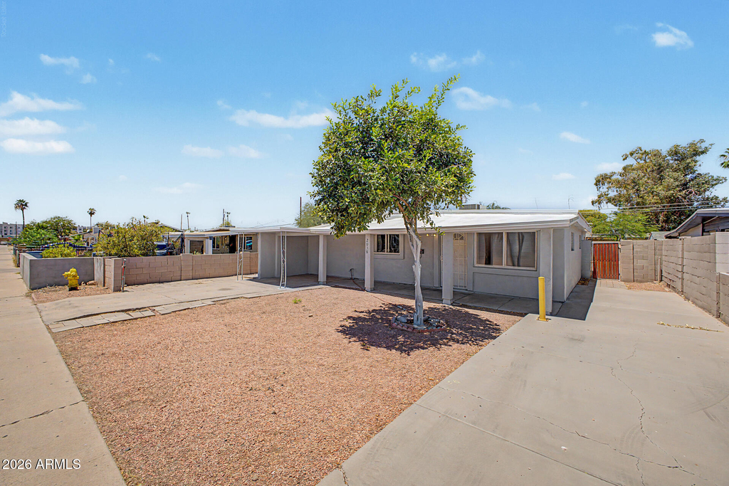 2038 E Lemon Street - Photo 2