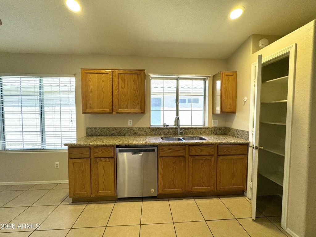 629 N Kenneth Place - Photo 4