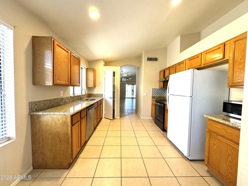 629 N Kenneth Place - Photo 5
