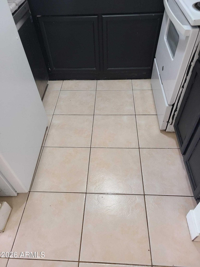 2674 N 43rd Avenue - Photo 4