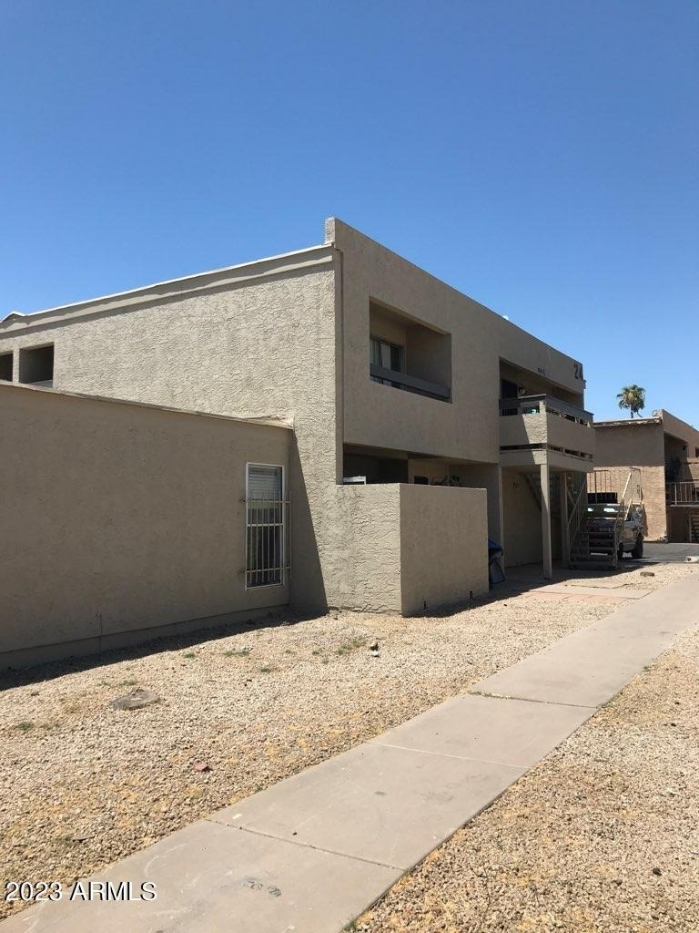 2674 N 43rd Avenue - Photo 0