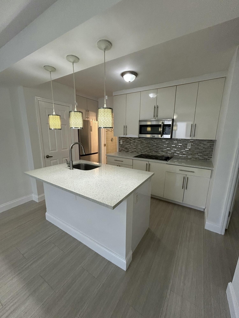 914 Ne 15th Avenue - Photo 2