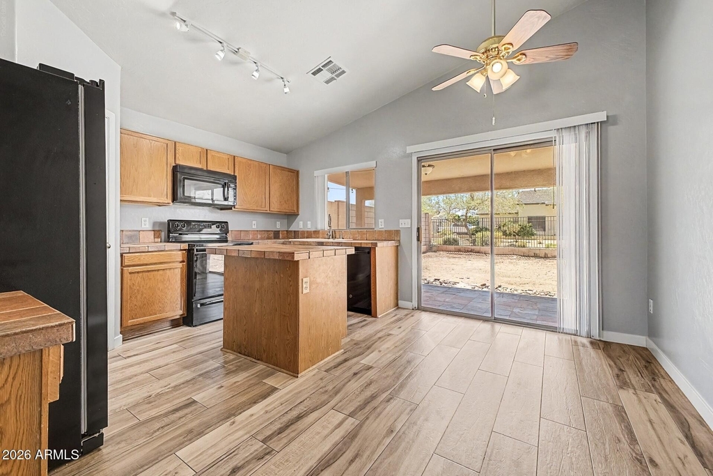 905 E Potter Drive - Photo 1