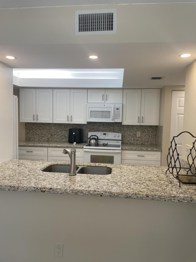450 Egret Circle - Photo 0