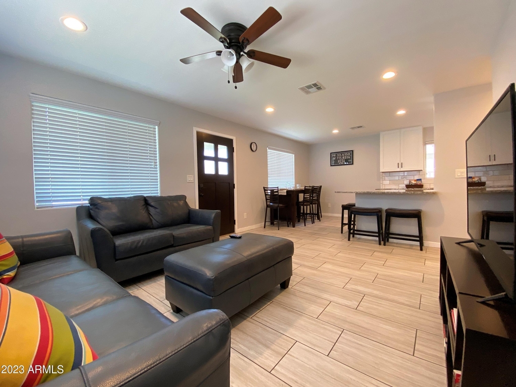 33 N Hobson -- - Photo 3