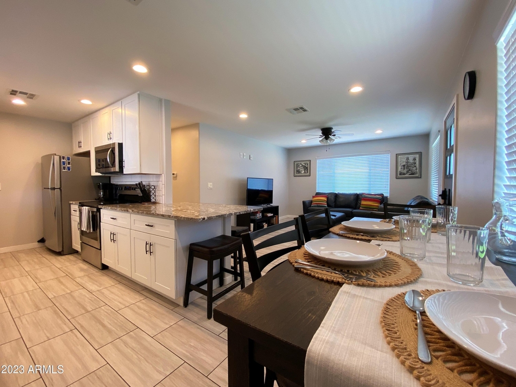 33 N Hobson -- - Photo 2
