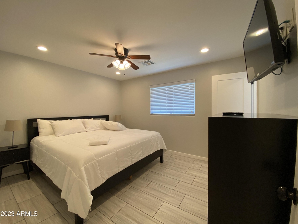 33 N Hobson -- - Photo 5