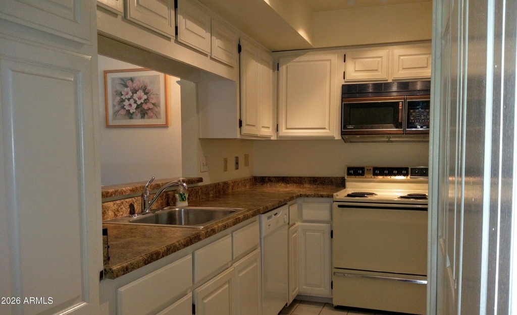 5136 N 31st Place - Photo 2