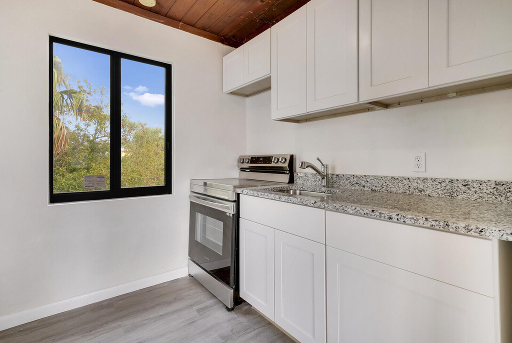 652 Hernando Street - Photo 4
