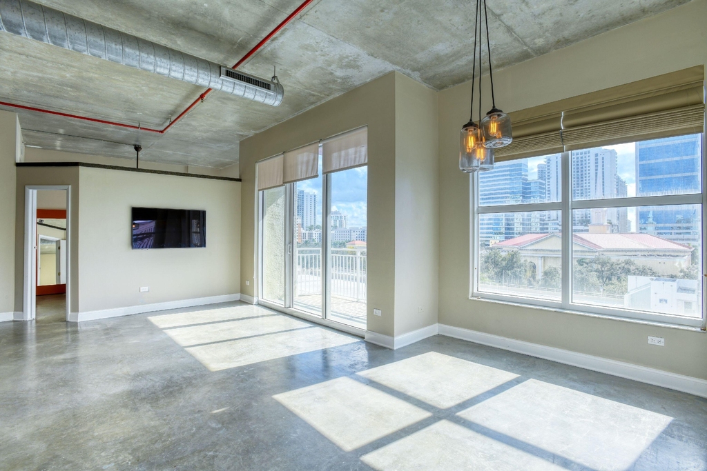 313 Ne 2nd Street - Photo 0