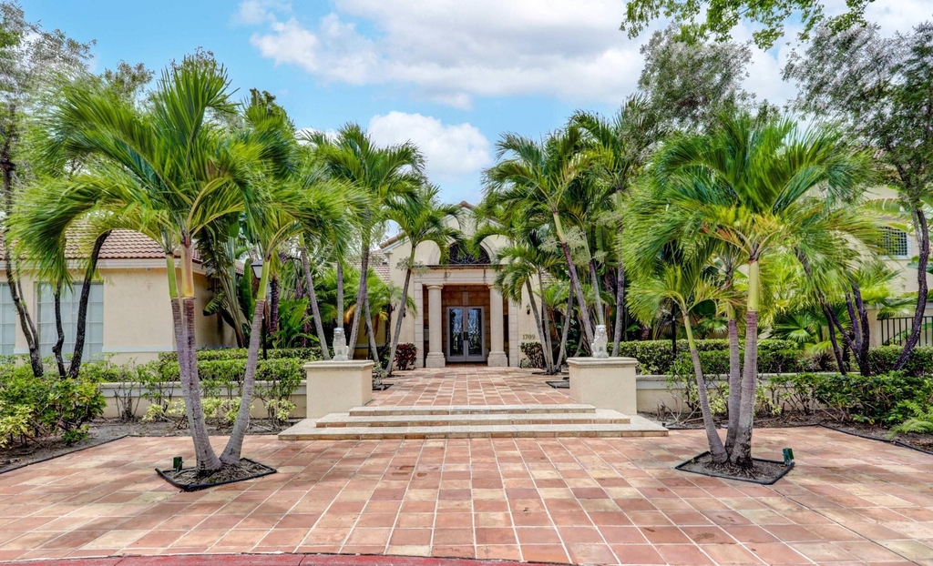 1739 Village Boulevard - Photo 3