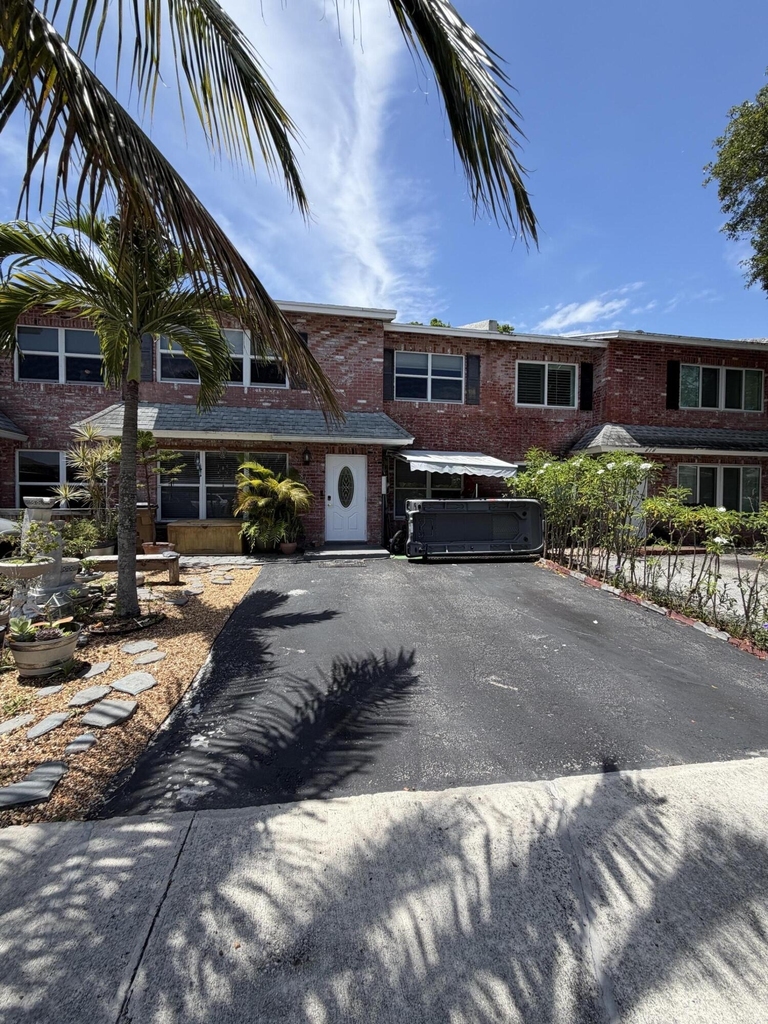 806 Nw 41st Court - Photo 1