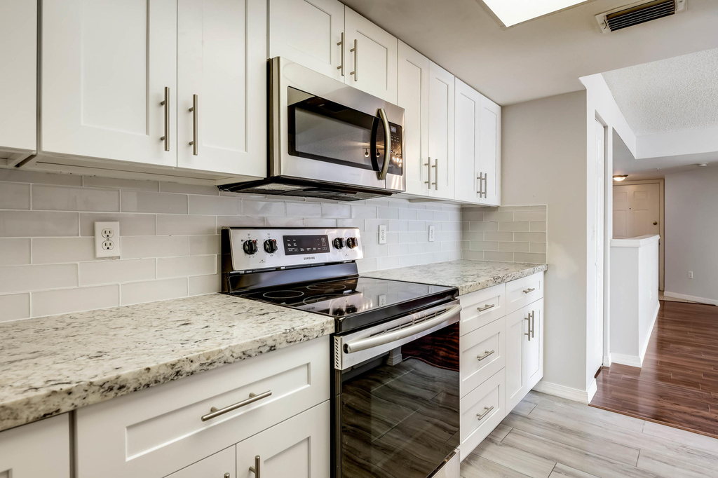 100 Crestwood Court N - Photo 4