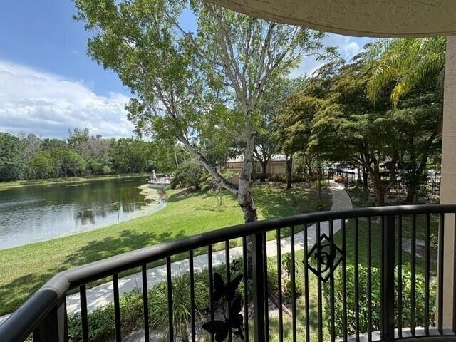 100 Crestwood Court N - Photo 1